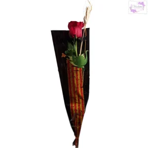 Rosa de Sant Jordi en bolsa negra